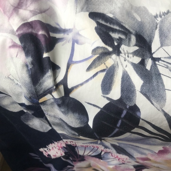 Summer blow out $9!! White with florals Ladies dress. - Picture 8 of 12